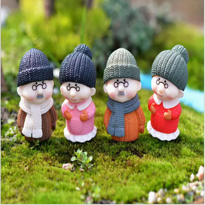 

Moss Micro-landscape Ornaments Winter Clothing Grandpa And Grandma With A Combination Of DIY Assembly Doll Furnishings