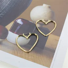 2017 free shipping fashion women New Jewelry wholesale Very simple wind hollow size love t earrings Girl party gift