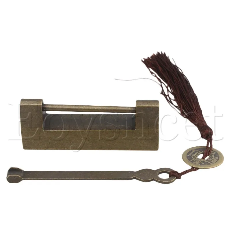 

Bronze Chinese Style Horizontal Padlock Antique Pattern 5.2CM Spacing