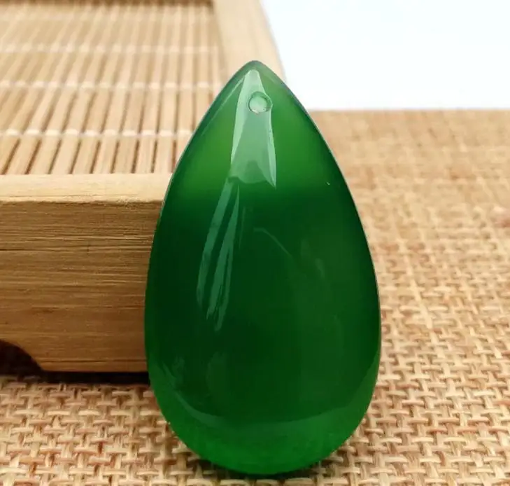 

Natural Brazilian Green Chalcedony Drop Women's Green Agate Jade Pendant cb1#