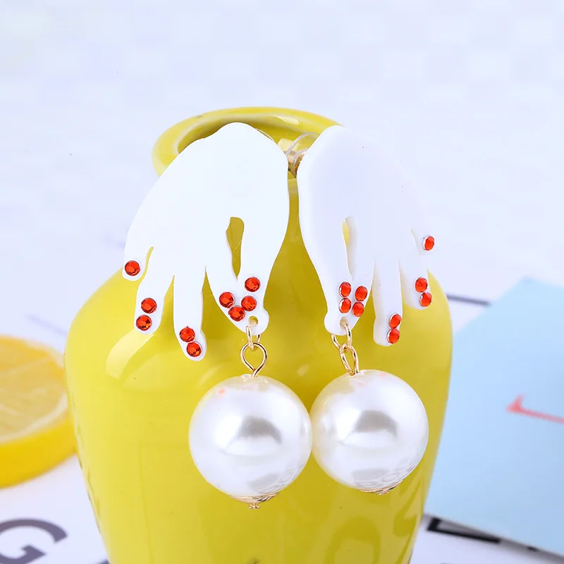 

European Fashion Personality Hip Hop Hand Pearl Stud Earrings Female Night Club Jewelry