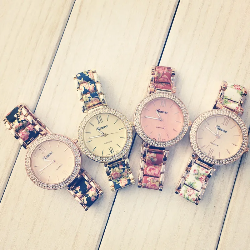 Newest Style Floral Two-Tone Crystal Watch, Radiating Roman Numerals Dial Floral Print Center Links Bracelet Watch Geneva Watch