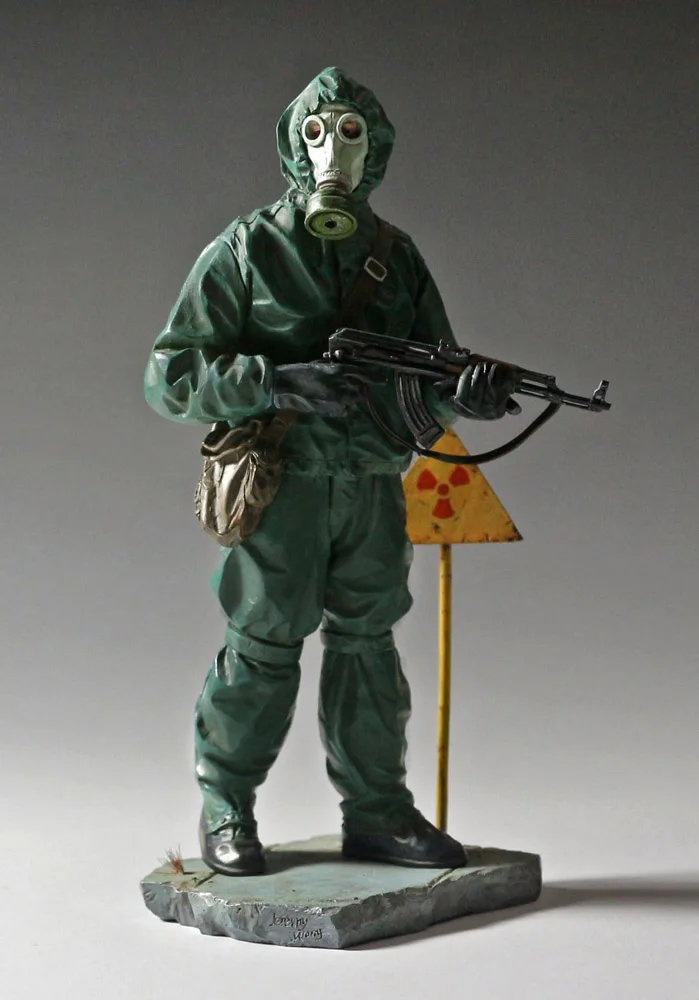 soviet NBC soldier with gas mask 120mm  (1)
