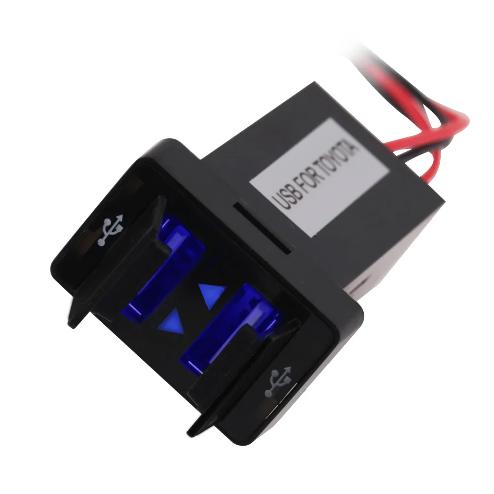 Автомобильное зарядное устройство с двумя Usb портами розетка адаптер питания для