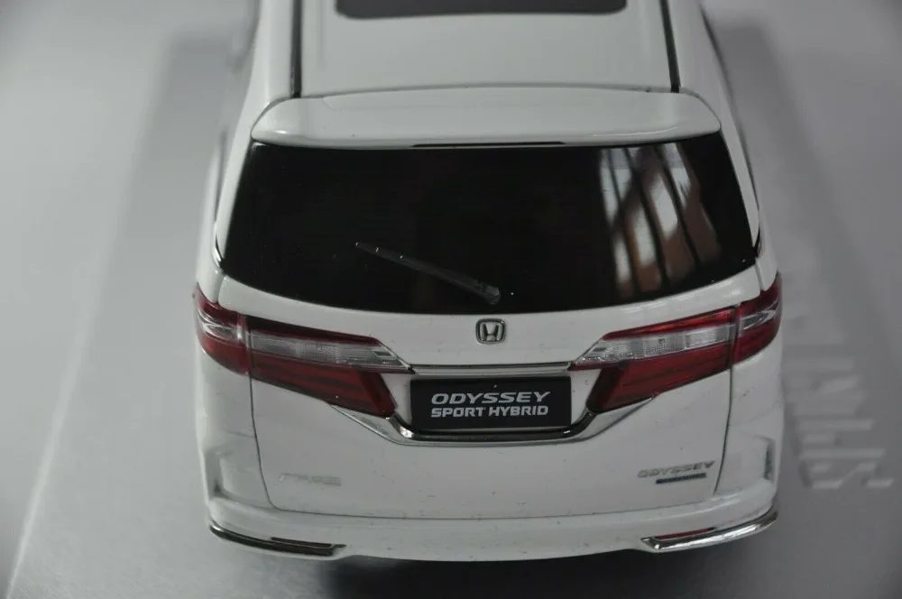 1:18 литая под давлением модель для Honda Odyssey Sport Hybrid белый MPV сплав игрушечный автомобиль миниатюрная Коллекция подарков