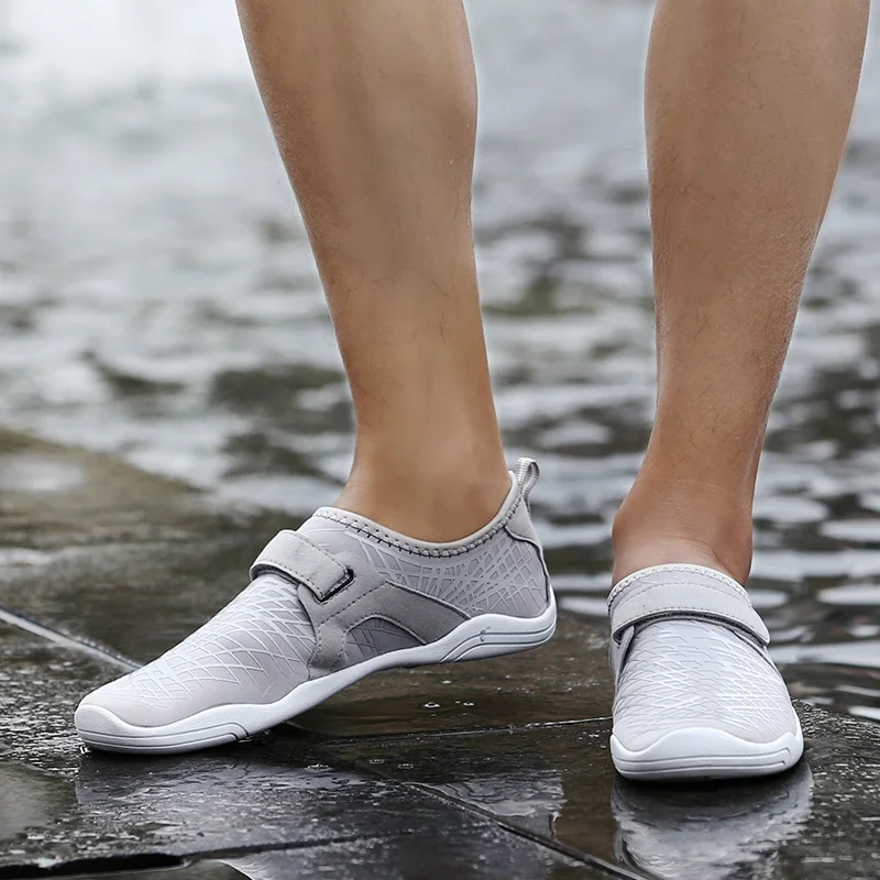 TKN 2019 أكوا أحذية الرجال الصيف المياه الجافة سريعة المنبع أحذية رجل تصفح الجوارب صنادل شاطئ السباحة الغوص النعال 1888