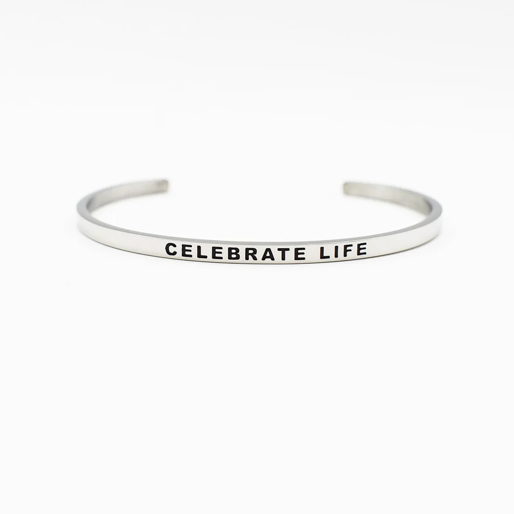 Кавычки браслет для женщин женские вдохновляющие ювелирные изделия 316L нержавеющая сталь открытый манжета браслет - Окраска металла: CELEBRATE LIFE