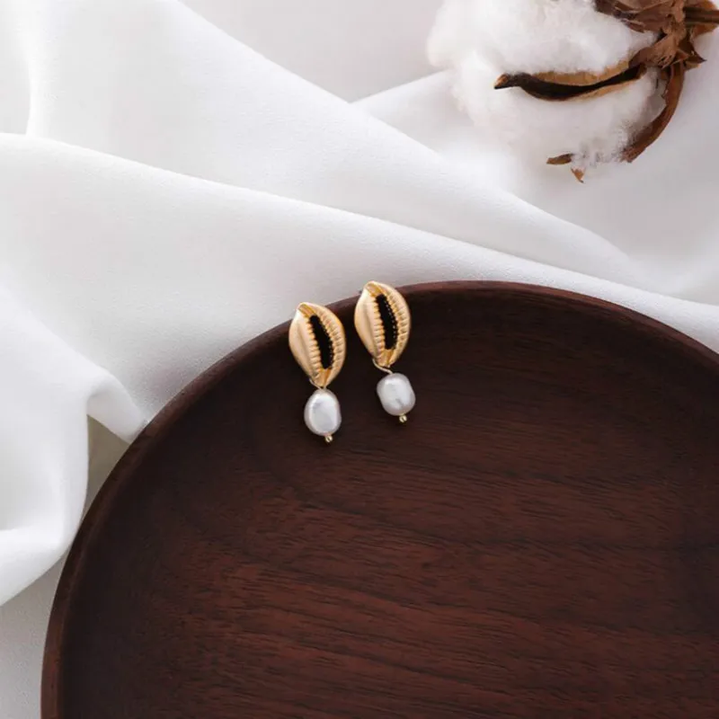 

2019 fashion new shell earrings personality retro small conch irregular imitation pearl earrings