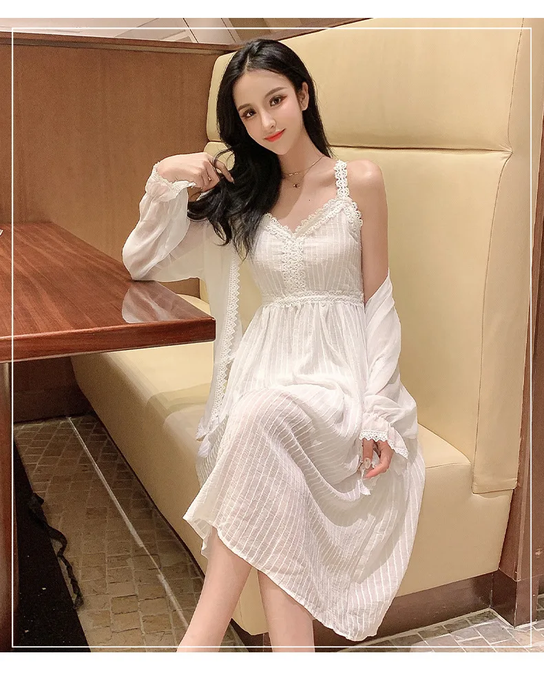 Женское кружевное платье с лямкой на шее белая юбка в полоску V-образным вырезом и