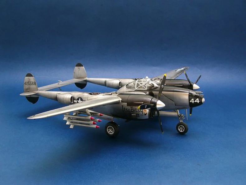 Сборная модель труба модель 1/32 Lockheed P-38L-5-LO самолёт Lightning Toys