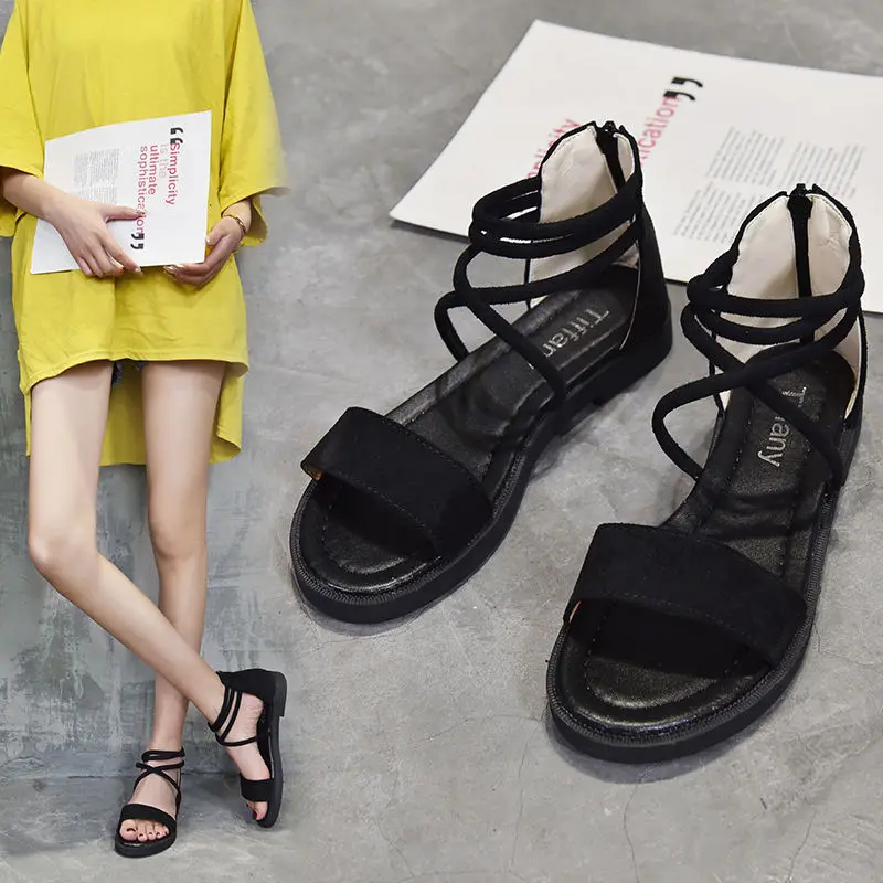 

New students Korean version of the wild chic sandals female summer flat straps zipper black Roman sandals women