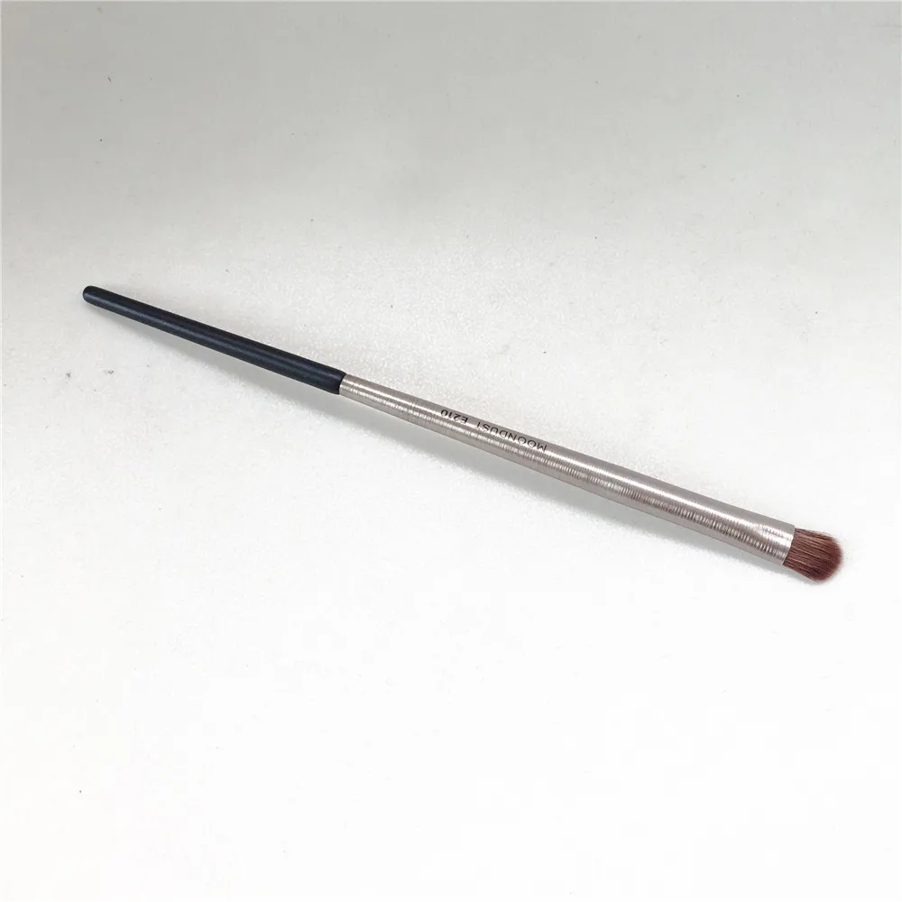 Urban Decay Brush E210 Moondust _ 1