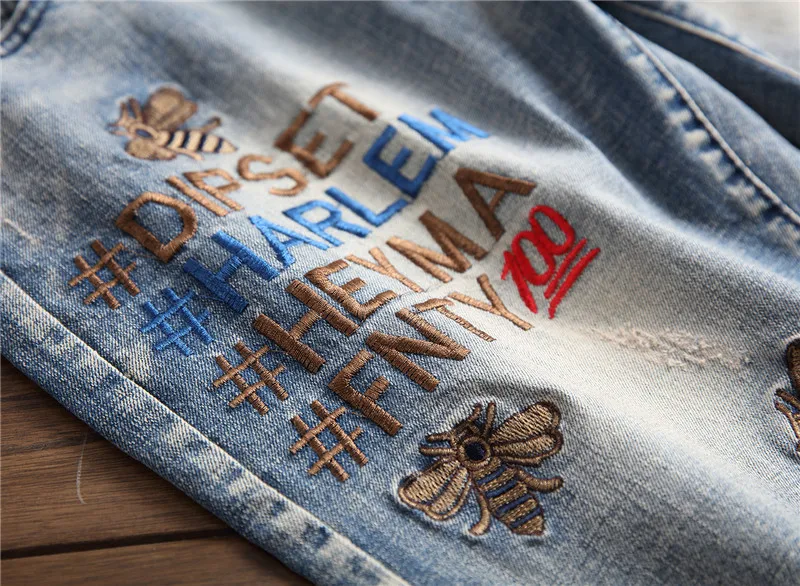 Вышитые буквы пчелы рваные летние капри мужские модные байкерские повседневные рваные подол кисточкой синие джинсовые короткие джинсы высокого качества