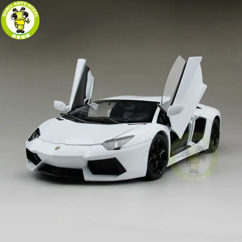 

1/18 Aventador LP700-4 Diecast Welly FX Model 18041 White