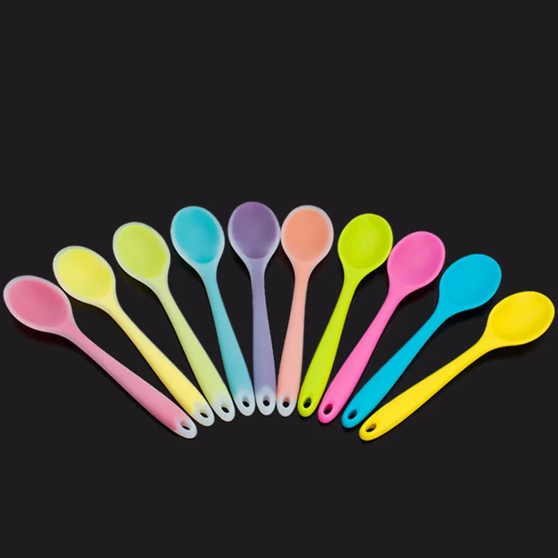 Новая цветная яркая силиконовая ложка для домашнего использования, цветные термостойкие ложки посуда, кухонные инструменты, посуда, случайный цвет