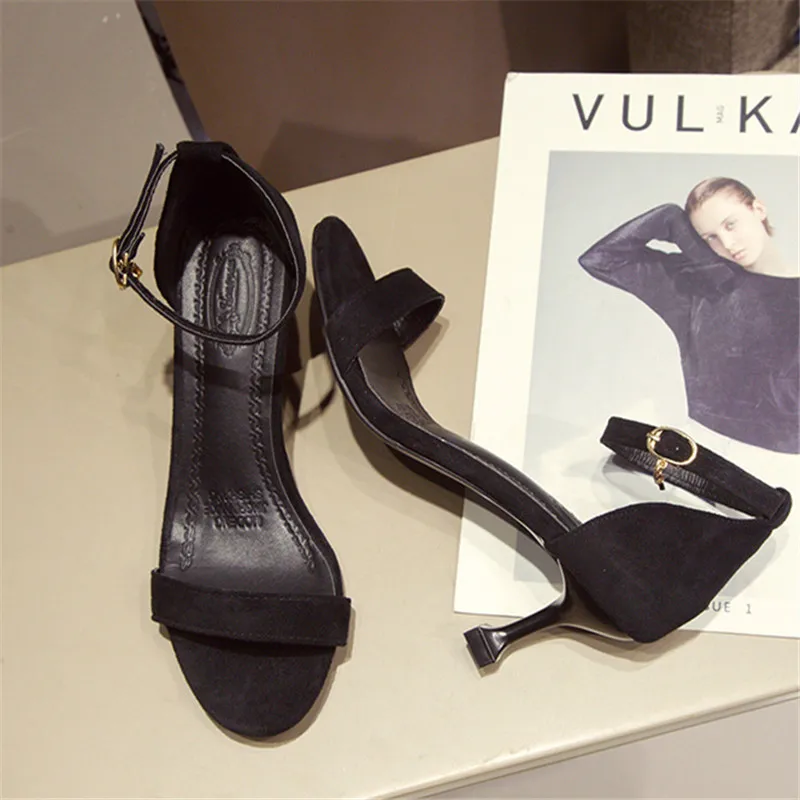 Г., Новое поступление, летние женские босоножки на высоком каблуке пикантная роскошная дизайнерская обувь черного цвета с открытым носком