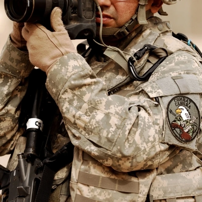 A U.S. Air Force combat cameraman Poster Print (22 x 34)
