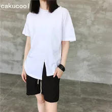 Cakucool новая футболка Для женщин летние топы Короткий рукав минимальной T рубашка Асимметричный дизайн Повседневное свободная футболка Femme черный, белый цвет