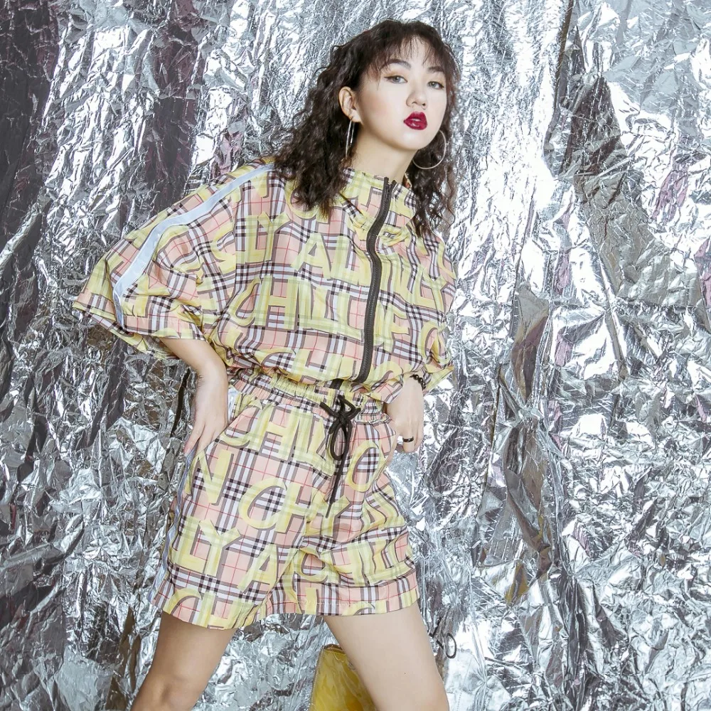 

Original design suite summer 2018 new fashion trend, full printed lattice letters loose two piece.