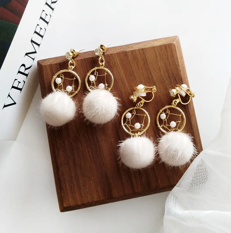 

Warm Winter Faux Fur Pompon Ball Clip On Earring without Piercing Round Bobbles Net Fishnet Ears Clip Earrings No Pierced Hole