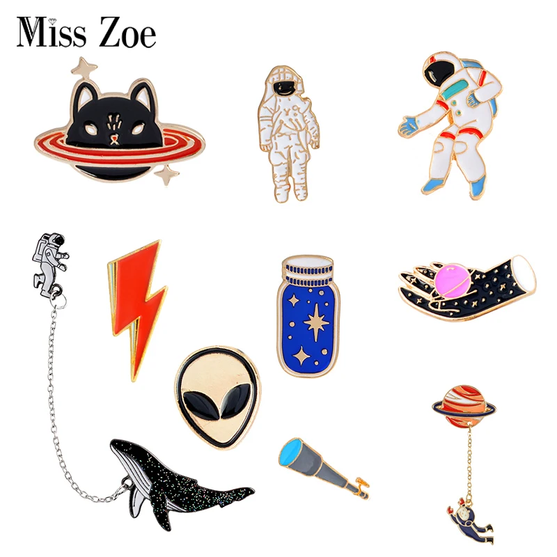 Vous n/êtes Pas Seul Broche en l/émail dune Forme de lastronaute et de la Baleine Badge cr/éatif et Bijou Mignon comme Un Accessoire pour Le v/êtement l/écharpe Le Sac ou Le Coussin Le Chapeau