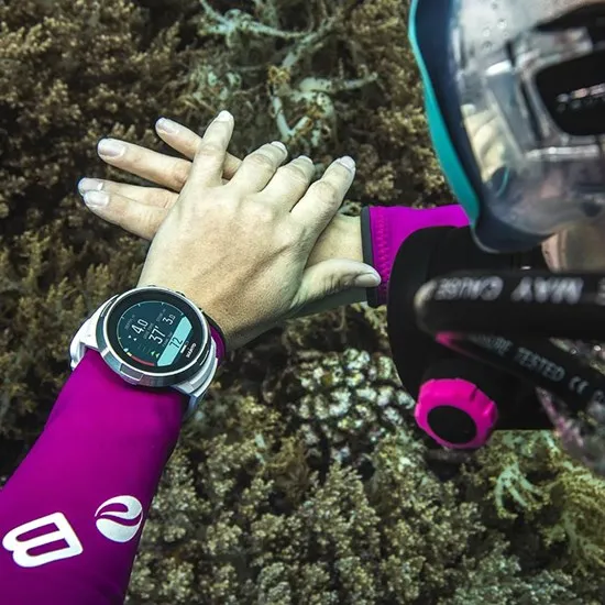 suunto-d5-white-on-wrist-3