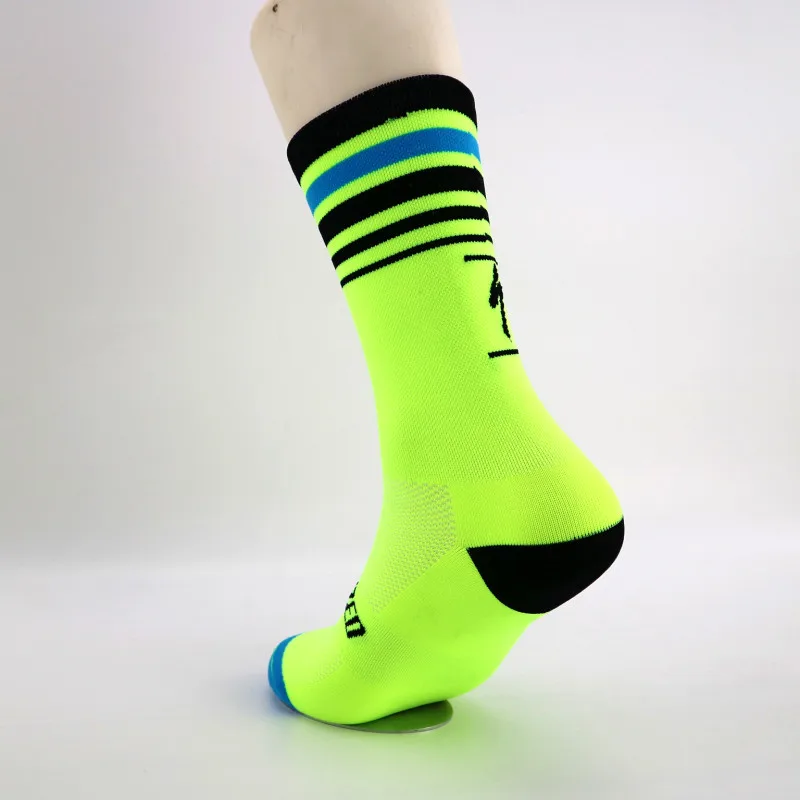 Брендовые Новые мужские и женские спортивные велосипедные носки для верховой езды дышащие яркий баскетбольный Пешие альпинистские носки - Цвет: Зеленый
