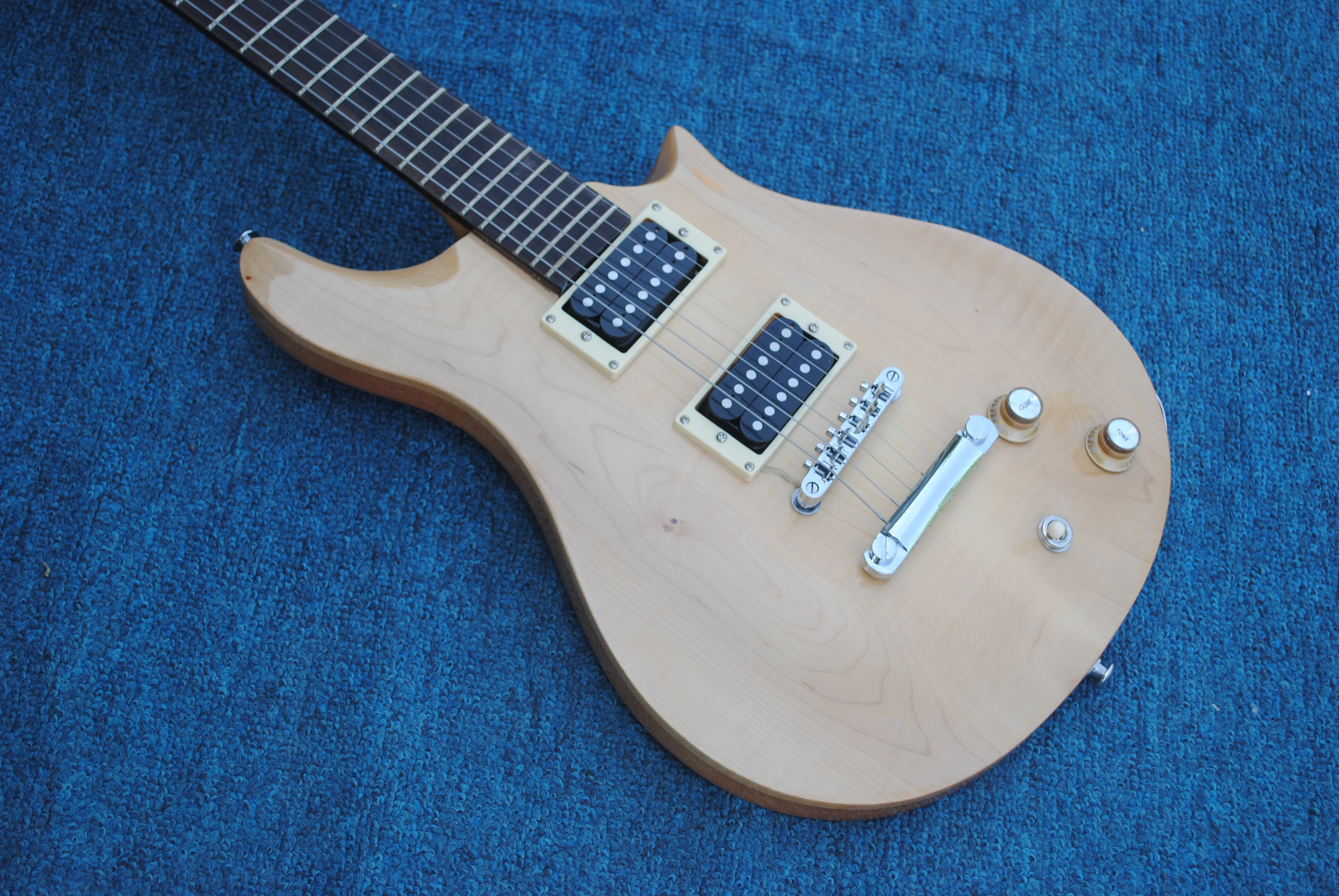 

Factory custom 6 string electric guitar, Canadian maple veneer, wood color, fixed bridge