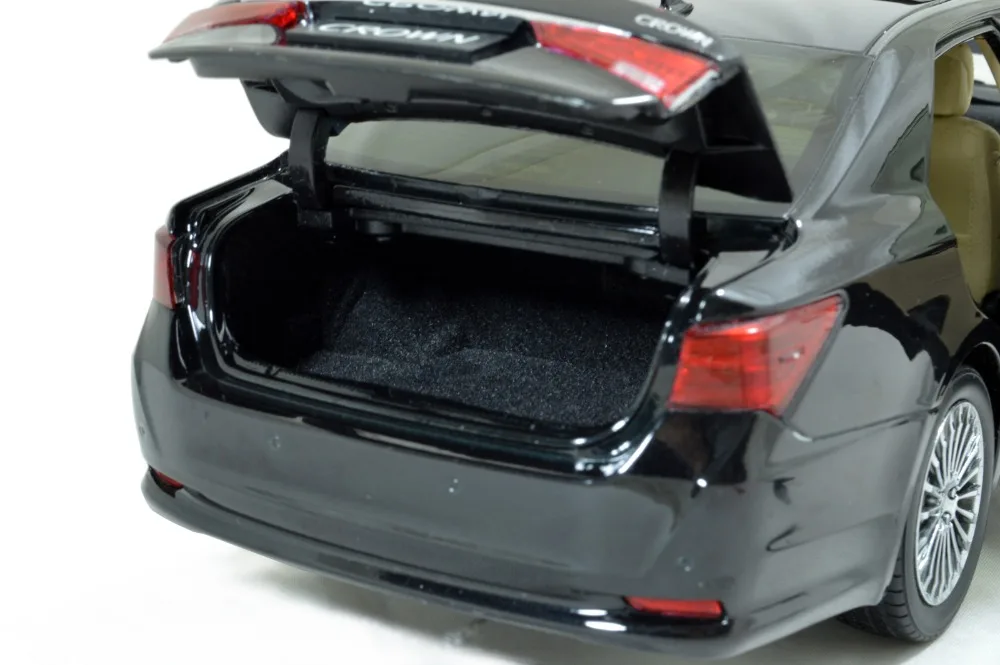 Toyota_Crown_2015_BK_07
