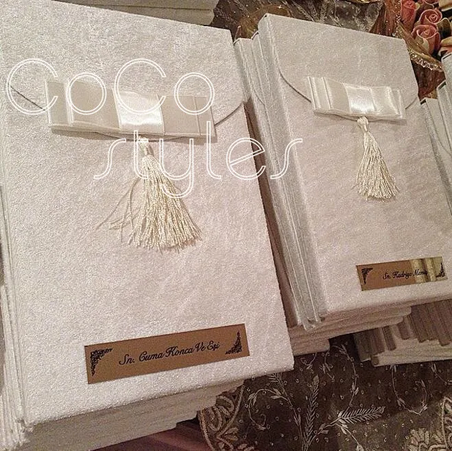 Cocostyles на заказ Премиум бархатный Жесткий Чехол Коробка для пригласительных карточек с золотым металлическим украшением и кисточками для благородной свадьбы