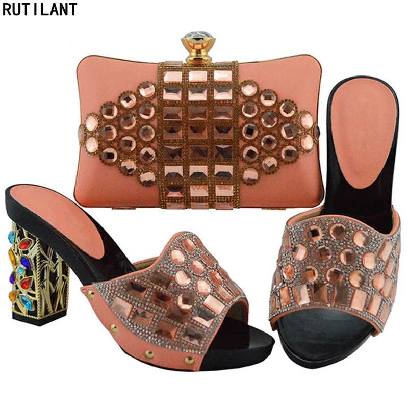 Nieuwe Collectie Afrikaanse Schoen en Tas Set Versierd met Rhinestone Vrouwen Schoenen Hakken Italiaanse Schoenen met Bijpassende Tassen voor Bruiloft Nieuwe Collectie Afrikaanse Schoen en Tas Set Versierd met Rhinestone Vrouwen Schoenen Hakken Italiaanse Schoenen met Bijpassende Tassen voor Bruiloft