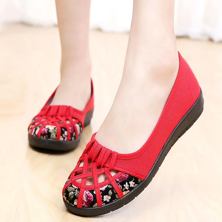 

Women Flats Canvas Shoes Round Toe Slip On Shoes For Women Loafers Boat Shoes Floral Cutout Summer Ballet Flats Moccasin