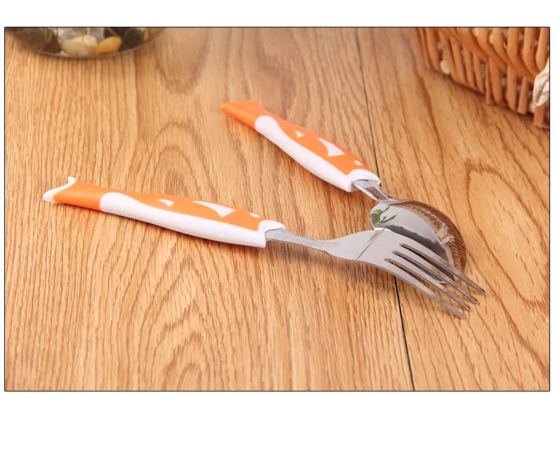 2pcs/lot Lovely Fish Shaped Meal Spoon Kitchen Supplier Traveling
