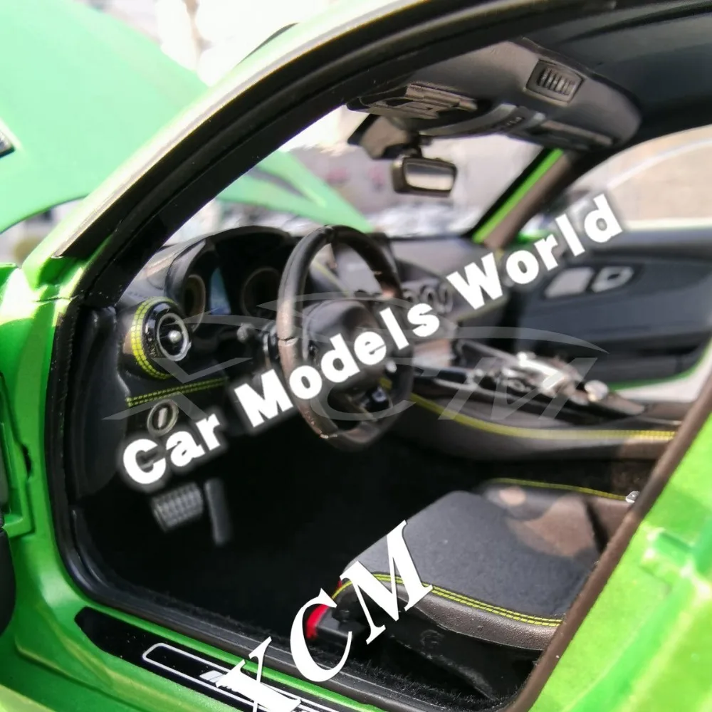 Литая модель автомобиля почти такой как M G GT R 2017 1:18 (зеленый) + небольшой