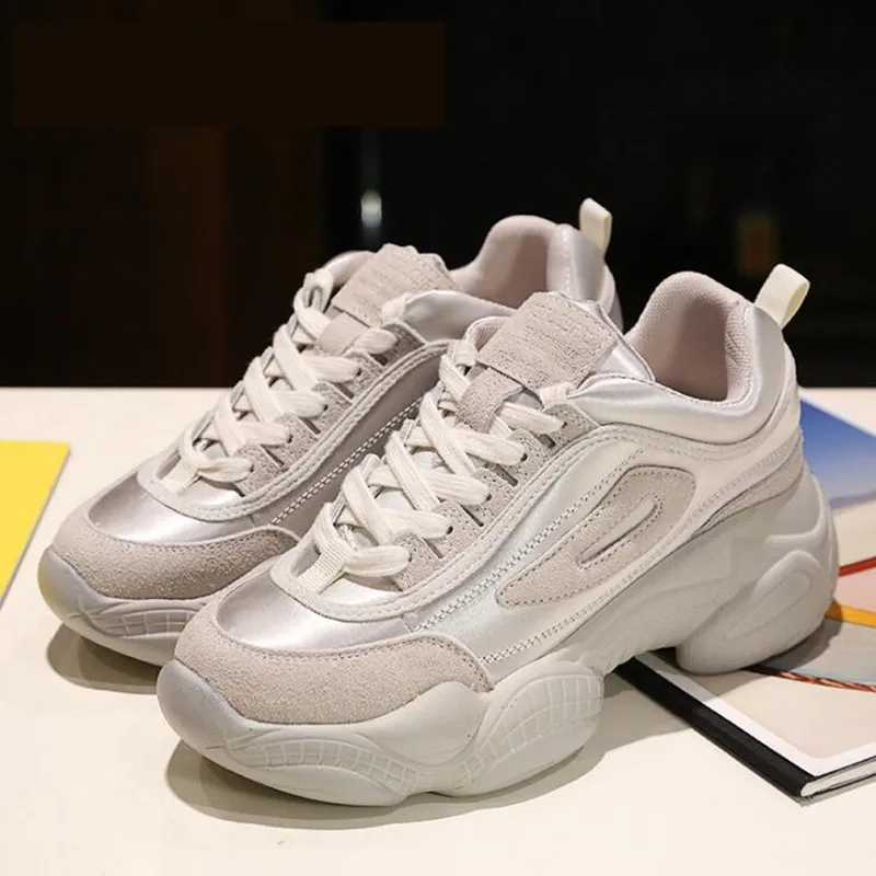 

2019 The new Sell well simple fashionable women's shoes spring trend Mixed colors Thick sole sports casual Women Single shoes