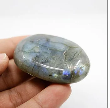 

afa880248++++Moonstone natural mineral labradorite stone ornaments play