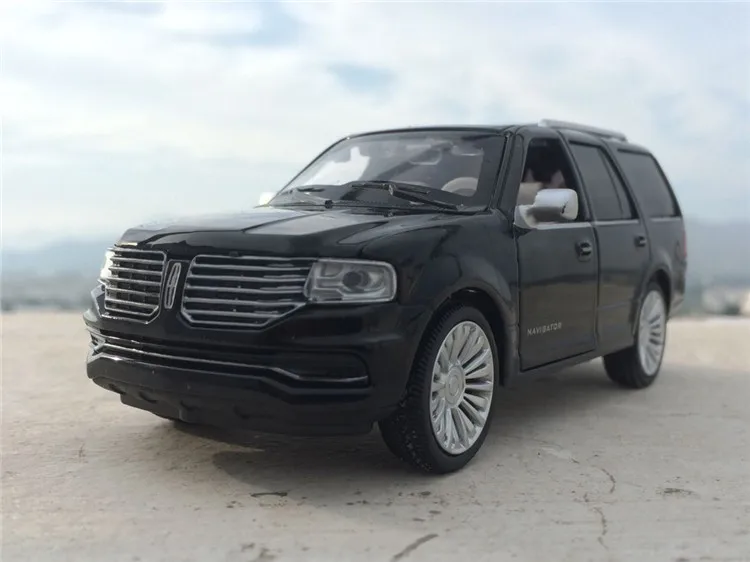 1:32 LINCOLN NAVIGATOR литые игрушечные модели автомобиля SUV Реплика звуковой светильник для детей игрушки