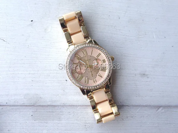 2016-Fashion-Women-Steel-Geneva-Watch-Beaute-Crystal-Bezel-Watch-Roman-Numerals-Dress-Watch-Rhinestone-Relojes (1)