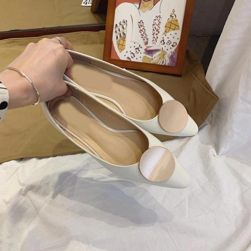Лоферы с геометрическим круглым пряжки для обуви Дамская Мода Кожа, плоская подошва, низкий вырез; обувь с острым носком женские белые красные туфли на плоской подошве для женщин