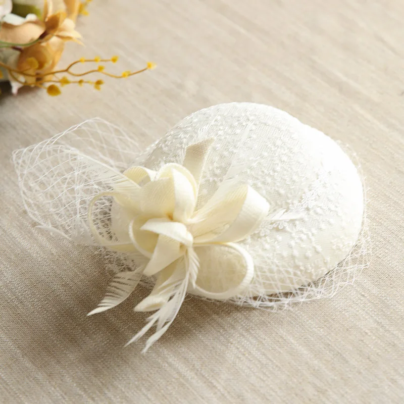 

New Retro European British American Small Bowler Hat White Hat For Women Lace Feather Elegant Church Hat Party Wedding Wear