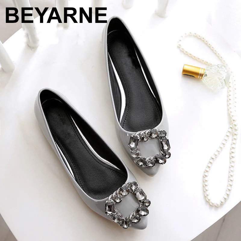 

BEYARNE Women flats PU patent leather shoes New fashion pointed Toe crystal diamond Women casual flat heel shoes