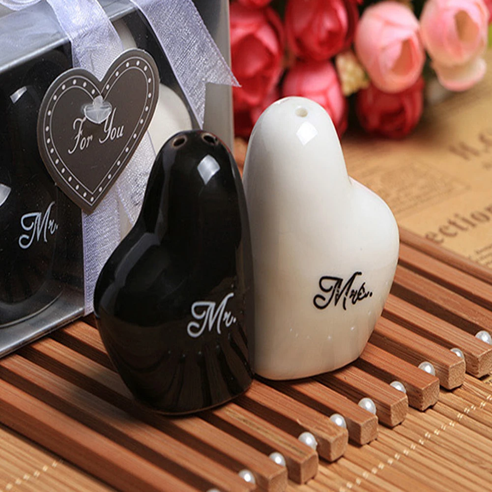 

Wedding Party Favors Heart Design Ceramic Mr. and Mrs. Salt Pepper Shakers Canister Set Creative Wedding Gift