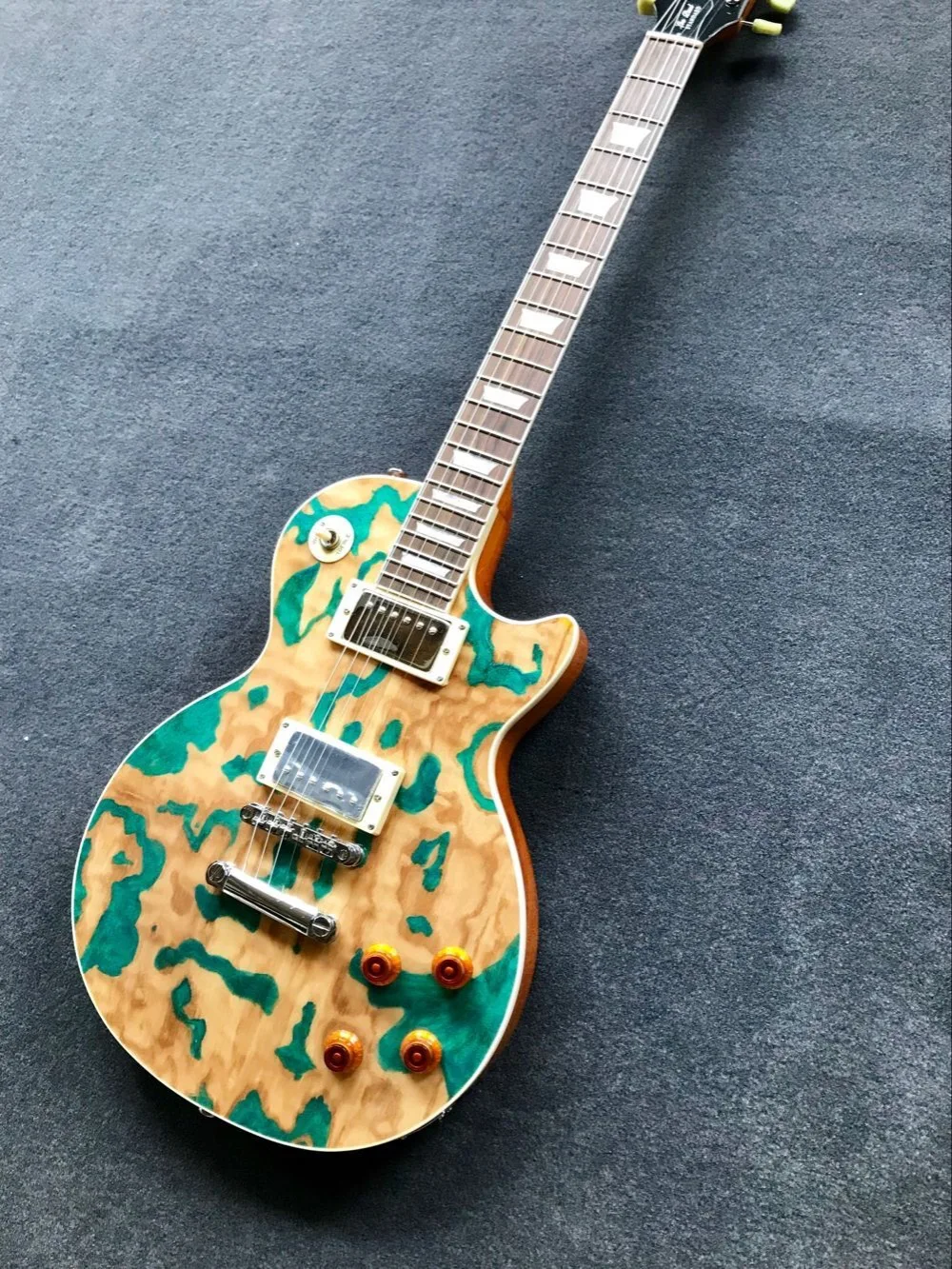 Bas gitarı kurmak. Önemli Bas gitarı kurmak. Önemli