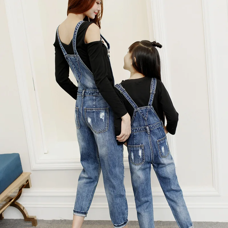 Подходящая одежда для мам и дочек Джинсовые комбинезоны Mommy And Me Брюки мамы