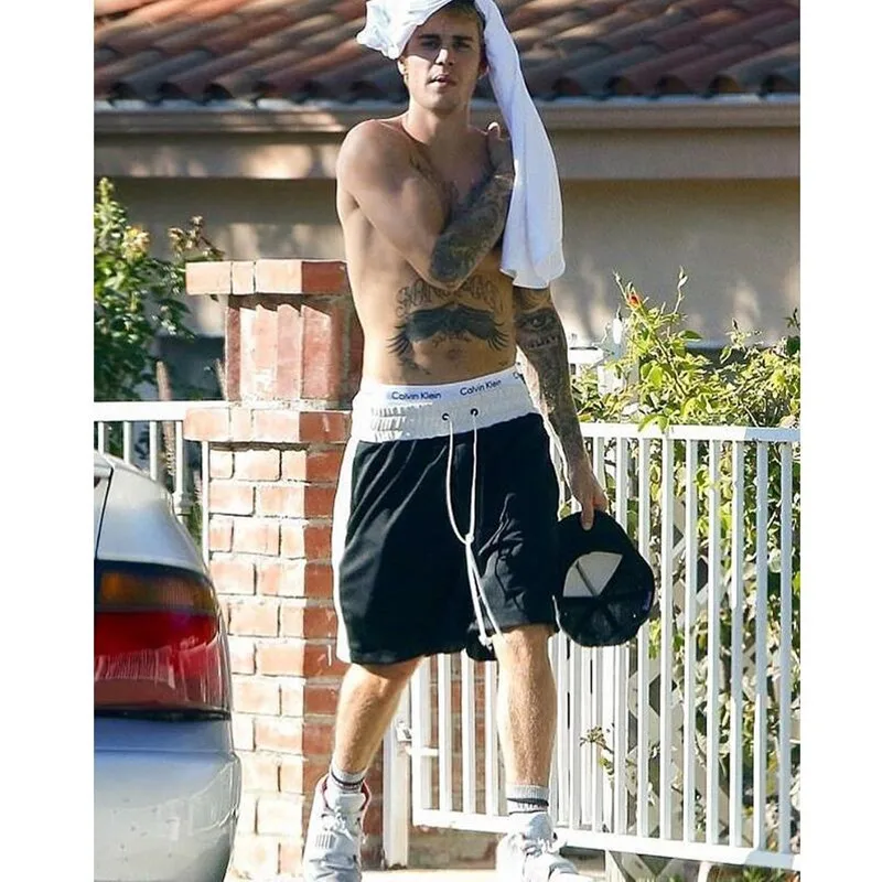 

2018 justin bieber streetwear Shots male casual Knee length Hip-Hop five-Minute pants tide Hit the color side Seam strips Back