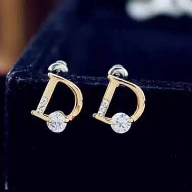

Korean hot style letter D crystal cut earrings and Fashion trendsetter ear stud accessories are hot sellers