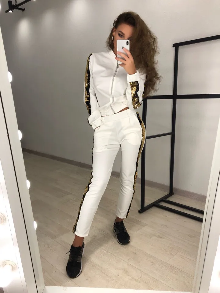 1350611724_w640_h640_kostyum-s