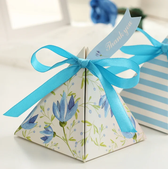 

50 Pcs Hot Pink / Blue Flower Triangular Pyramid Wedding Favors Candy Boxes Party Supplies Thanks Gift Chocolate Box Bomboniera