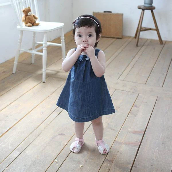 Милое синее однотонное Ковбойское платье с бантом детские джинсовые платья до колена на бретелях для девочек летние Y4