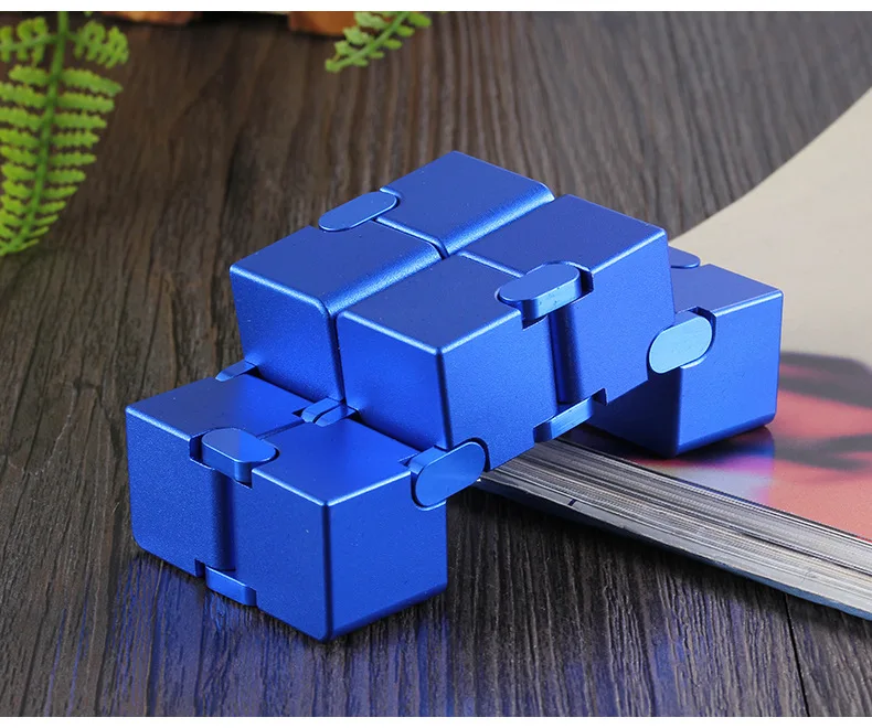 Alívio do Estresse Brinquedos para Crianças Brinquedo Premium Metal Infinito Cubo Portátil Descomprime Relaxar Adultos 4 Cubo para alívio do estresse
